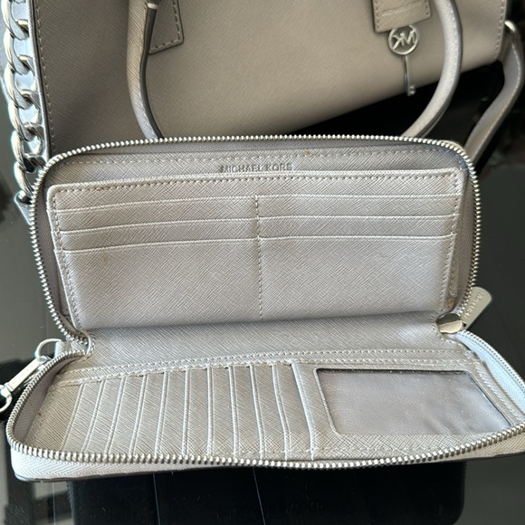 Michael Kors Hamilton Bag with Wallet - Picture 11 of 13